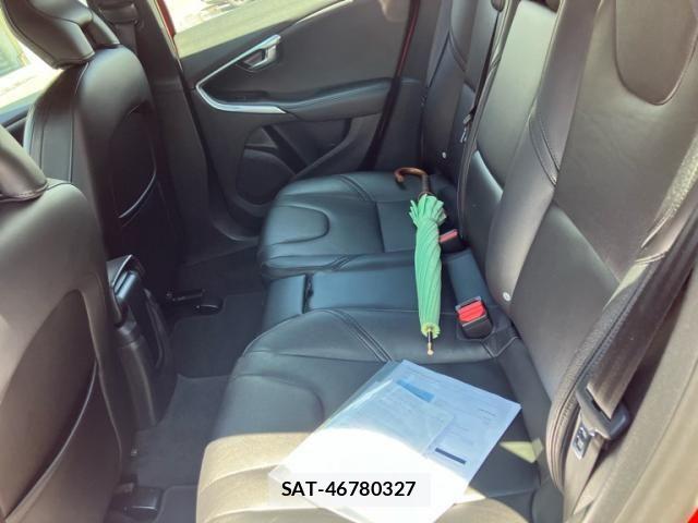 Volvo V40 2018-12 8338394-13