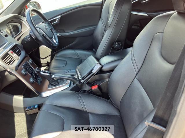 Volvo V40 2018-12 8338394-14