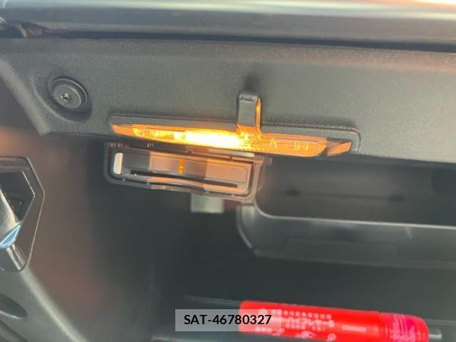 Volvo V40 2018-12 8338394-23