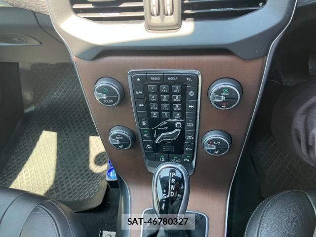 Volvo V40 2018-12 8338394-25