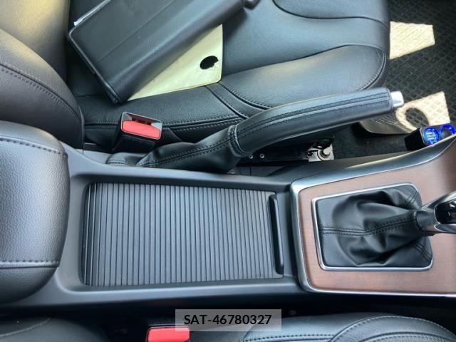 Volvo V40 2018-12 8338394-26