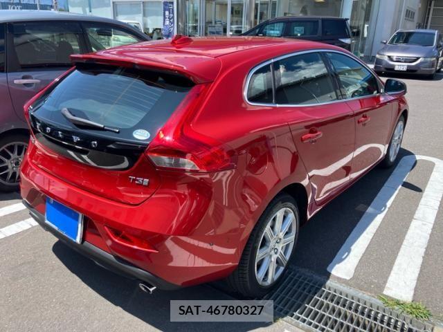 Volvo V40 2018-12 8338394-4
