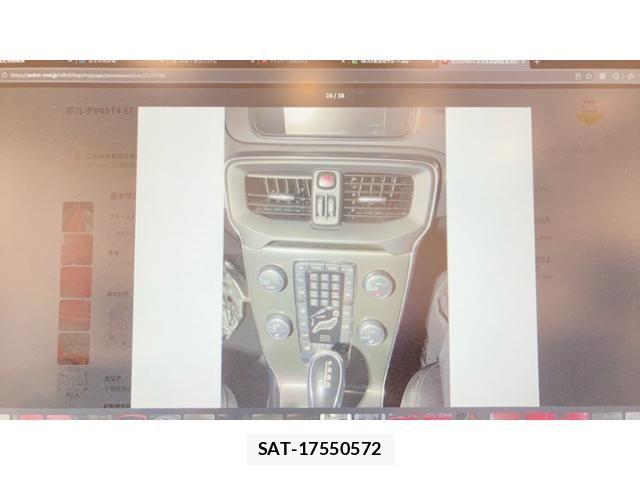 Volvo V40 2013-09 8338395-23