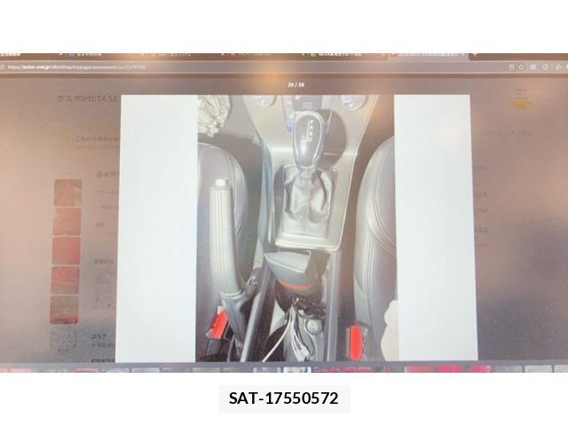 Volvo V40 2013-09 8338395-24