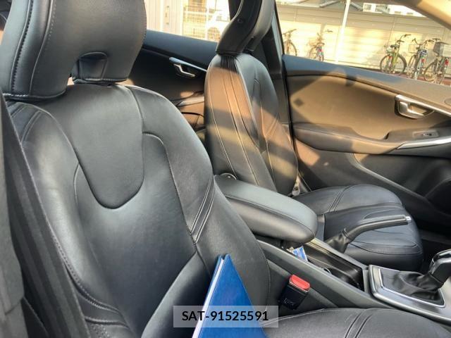 Volvo V40 2015-02 8353773-10