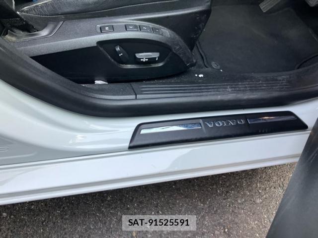 Volvo V40 2015-02 8353773-12