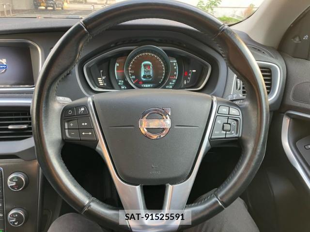 Volvo V40 2015-02 8353773-13