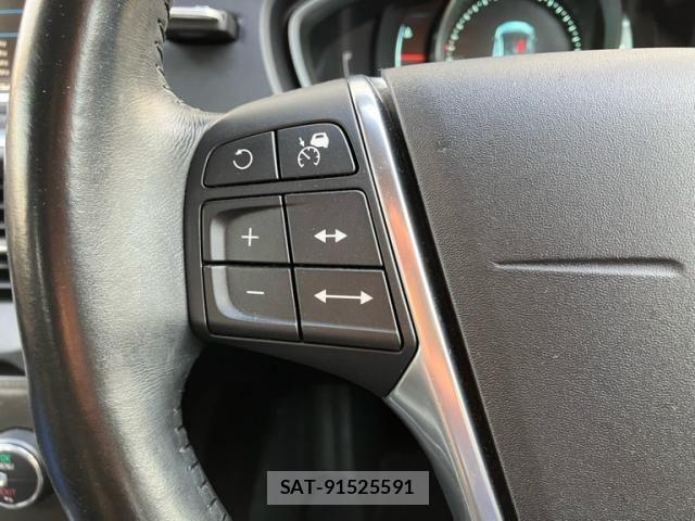 Volvo V40 2015-02 8353773-14