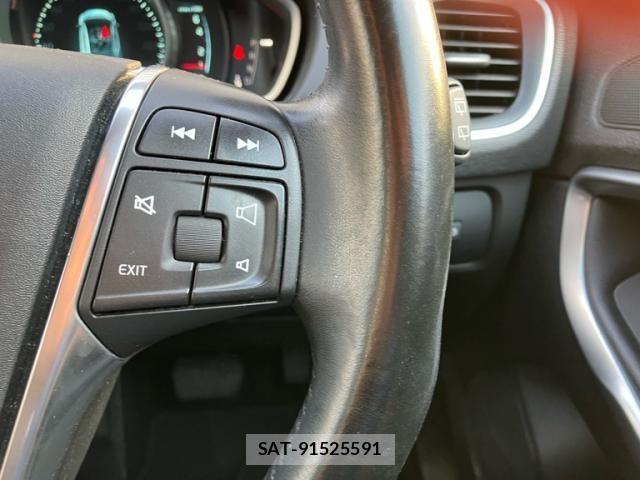 Volvo V40 2015-02 8353773-15