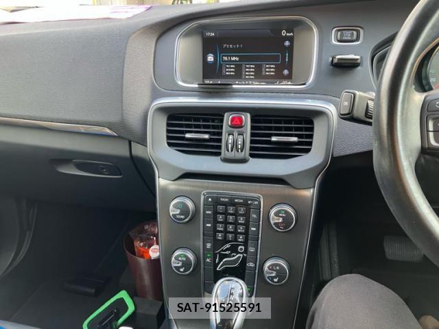 Volvo V40 2015-02 8353773-16
