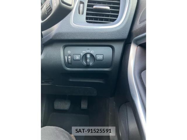 Volvo V40 2015-02 8353773-17
