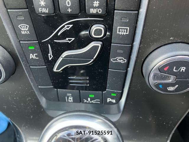 Volvo V40 2015-02 8353773-18