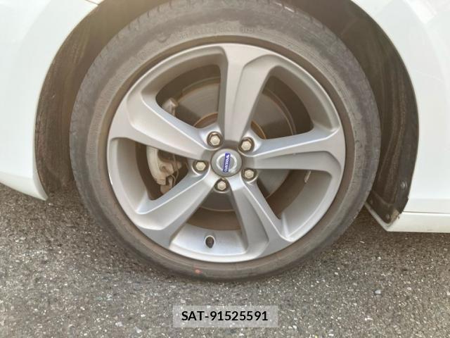 Volvo V40 2015-02 8353773-20