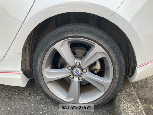 Volvo V40 2015-02 8353773-21