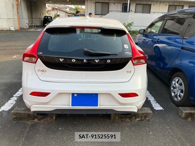 Volvo V40 2015-02 8353773-3