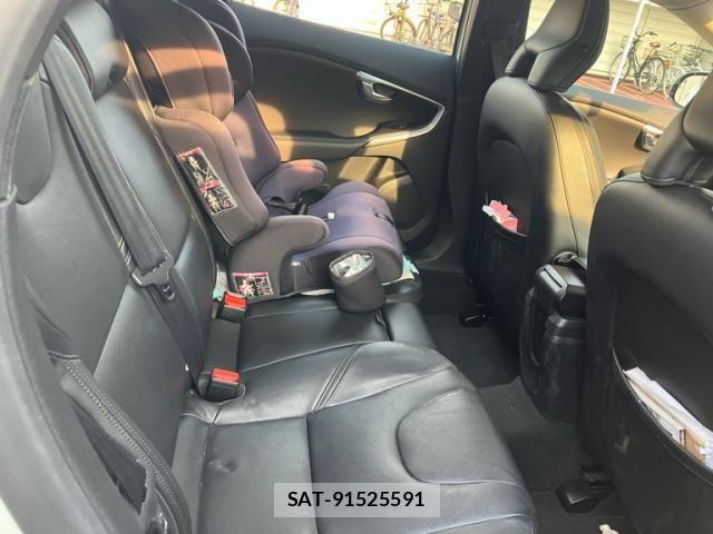 Volvo V40 2015-02 8353773-7