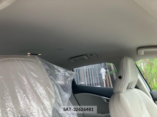 Volvo V40 2014-09 8369626-11