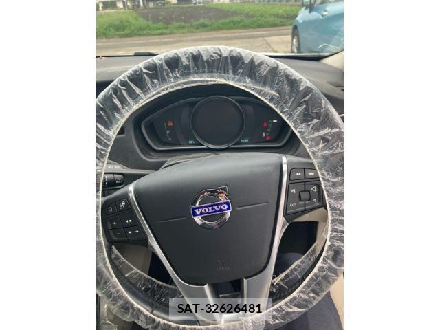 Volvo V40 2014-09 8369626-13