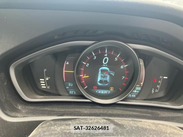 Volvo V40 2014-09 8369626-14