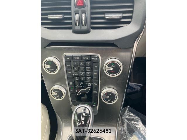 Volvo V40 2014-09 8369626-16