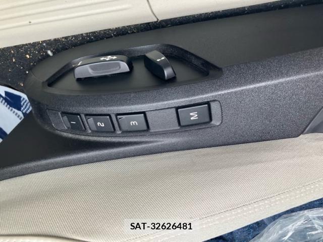 Volvo V40 2014-09 8369626-18
