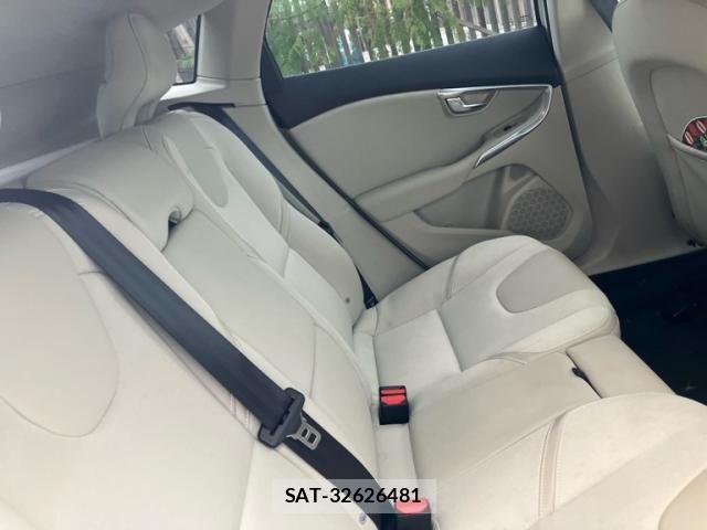 Volvo V40 2014-09 8369626-21