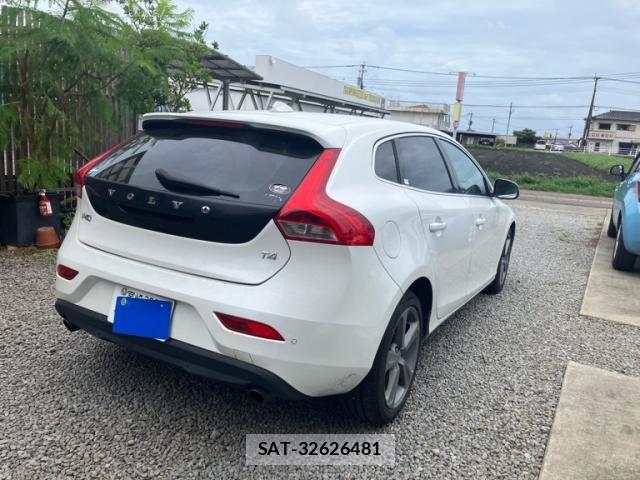 Volvo V40 2014-09 8369626-2