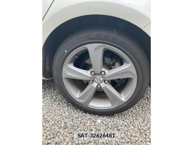 Volvo V40 2014-09 8369626-6