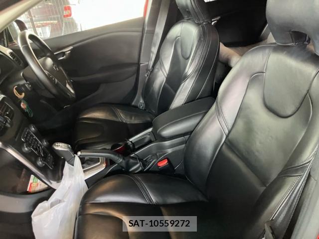 Volvo V40 2013-04 8372341-9