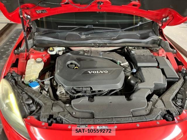 Volvo V40 2013-04 8372341-11