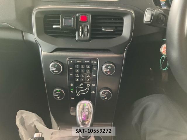 Volvo V40 2013-04 8372341-14