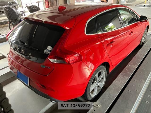 Volvo V40 2013-04 8372341-1