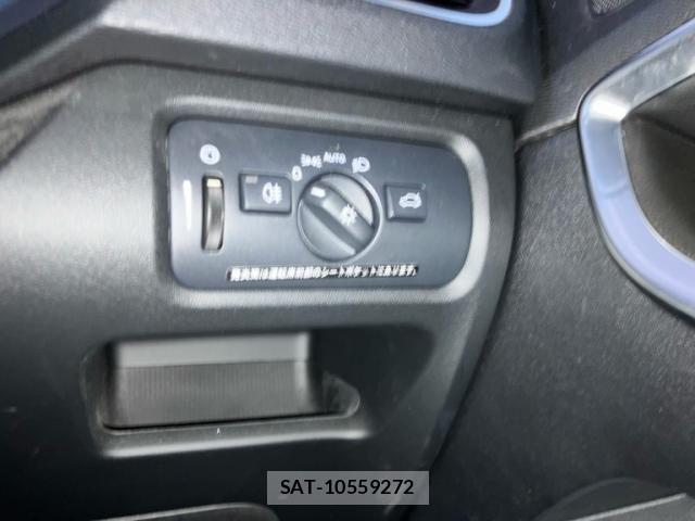 Volvo V40 2013-04 8372341-19