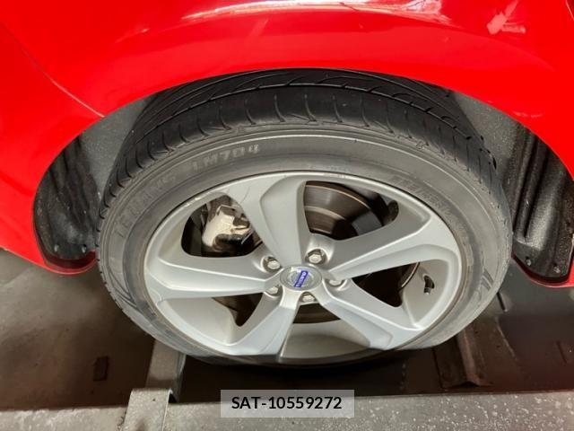 Volvo V40 2013-04 8372341-3
