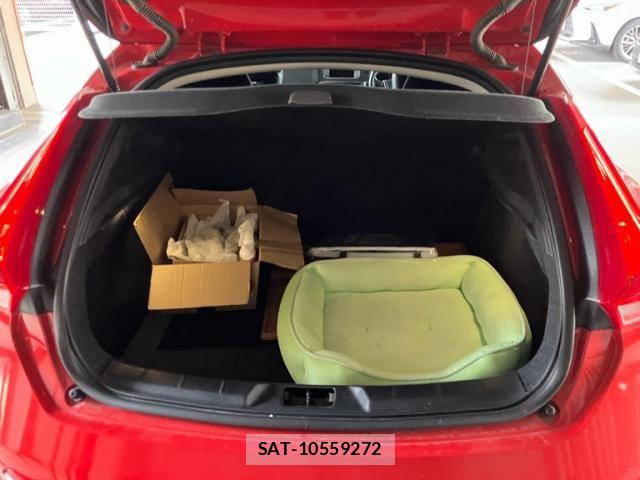 Volvo V40 2013-04 8372341-7