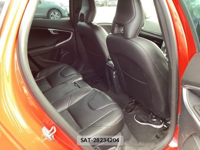 Volvo V40 2015-12 8415731-11