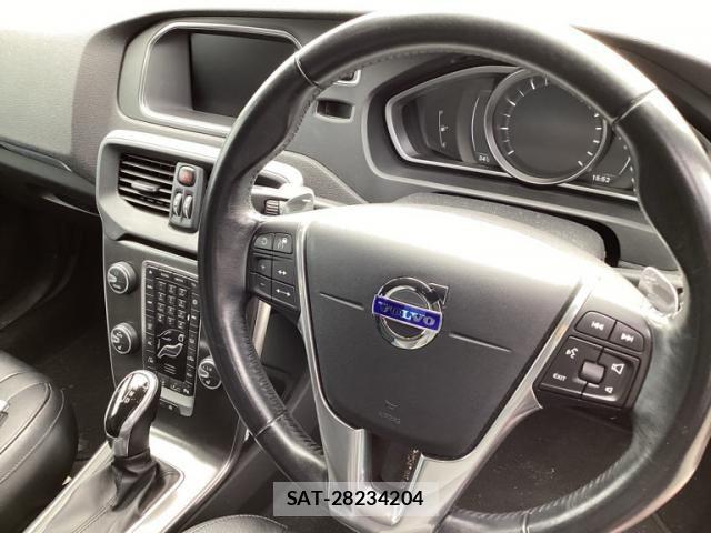 Volvo V40 2015-12 8415731-16