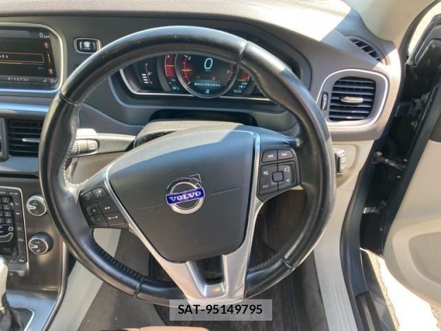 Volvo V40 2013-10 8528071-14