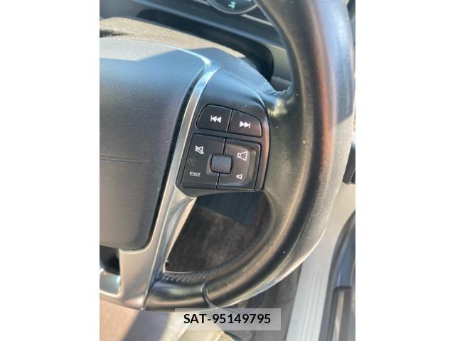 Volvo V40 2013-10 8528071-15