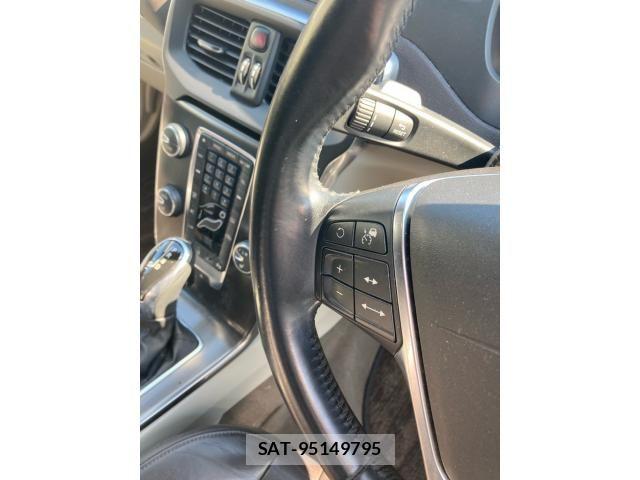 Volvo V40 2013-10 8528071-16