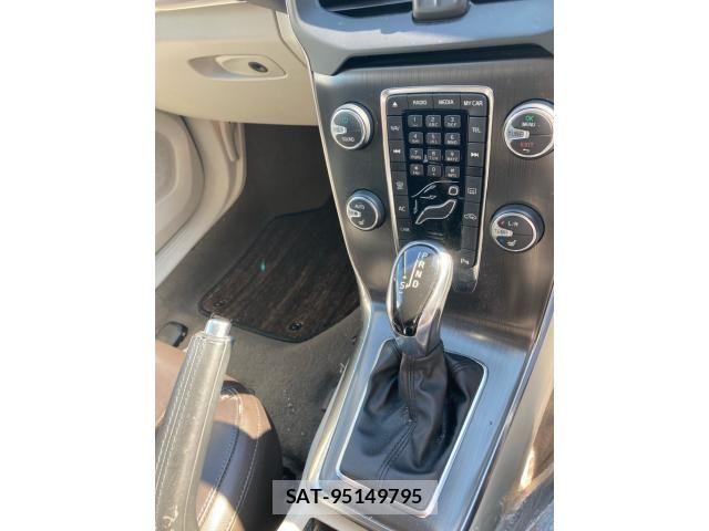 Volvo V40 2013-10 8528071-21