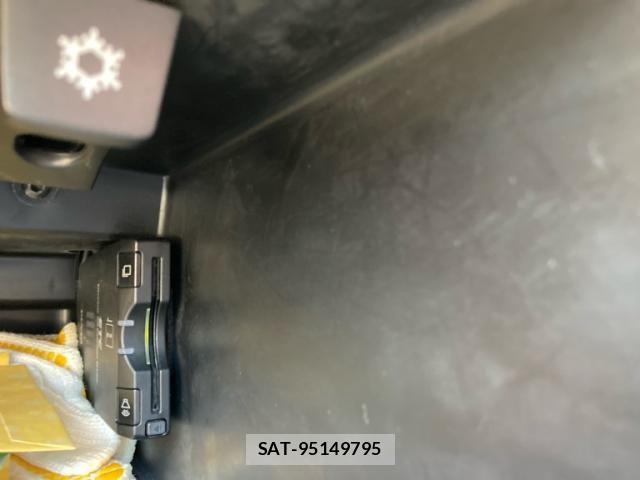 Volvo V40 2013-10 8528071-22