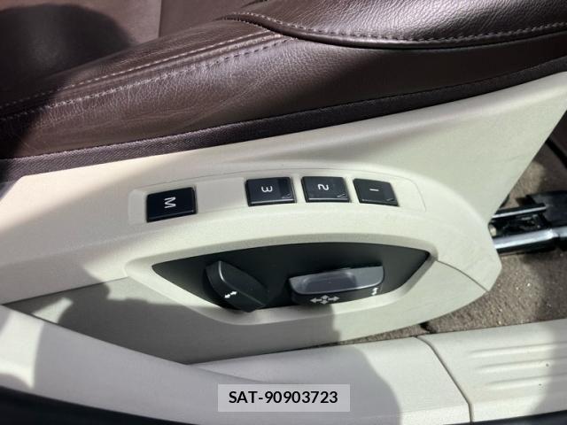 Volvo V40 2015-05 8528067-12