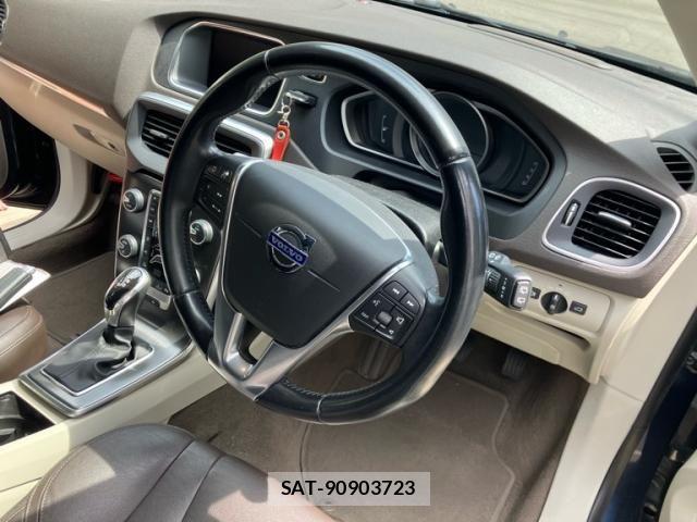 Volvo V40 2015-05 8528067-14