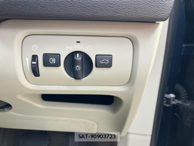 Volvo V40 2015-05 8528067-16