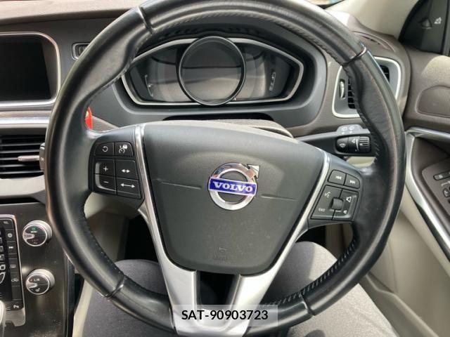 Volvo V40 2015-05 8528067-17