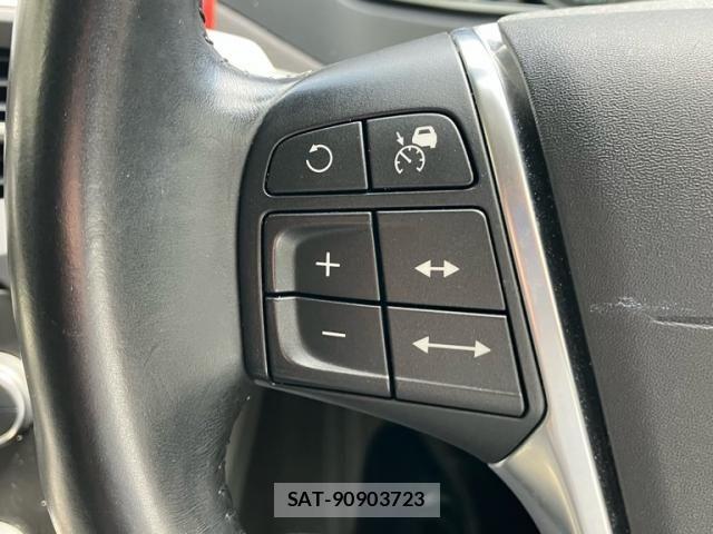 Volvo V40 2015-05 8528067-18