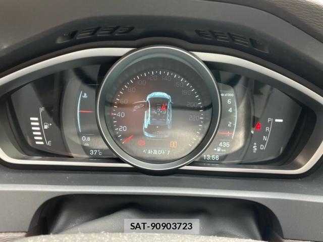 Volvo V40 2015-05 8528067-19