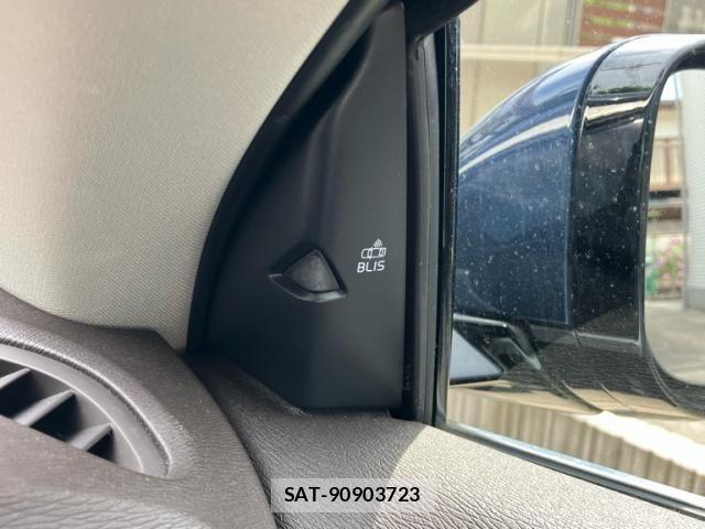 Volvo V40 2015-05 8528067-21