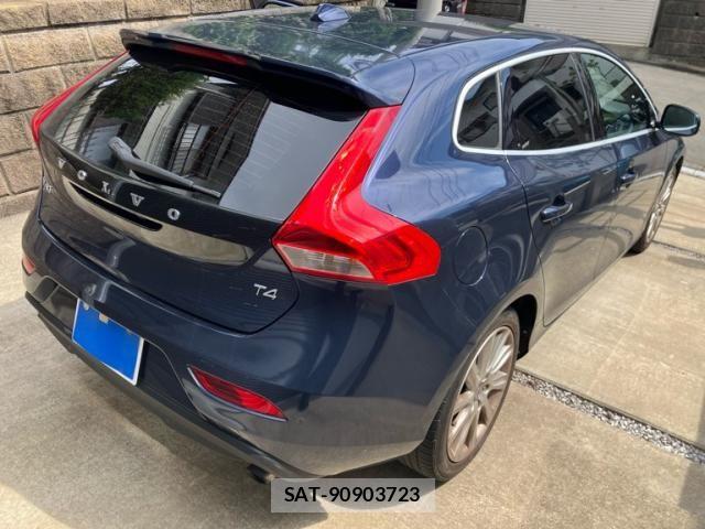 Volvo V40 2015-05 8528067-1